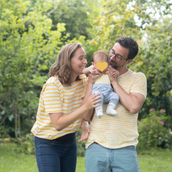 couple-britanny-yellowshirts