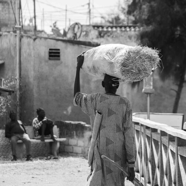 b&w-man-senegal-walking