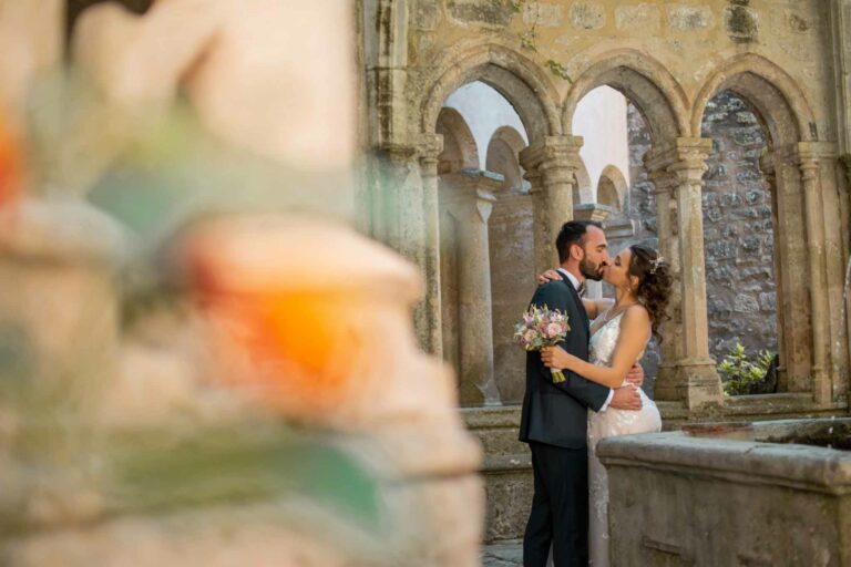 wedding-engagement-kiss